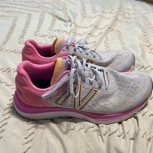 Women’s NewBalance running shoes